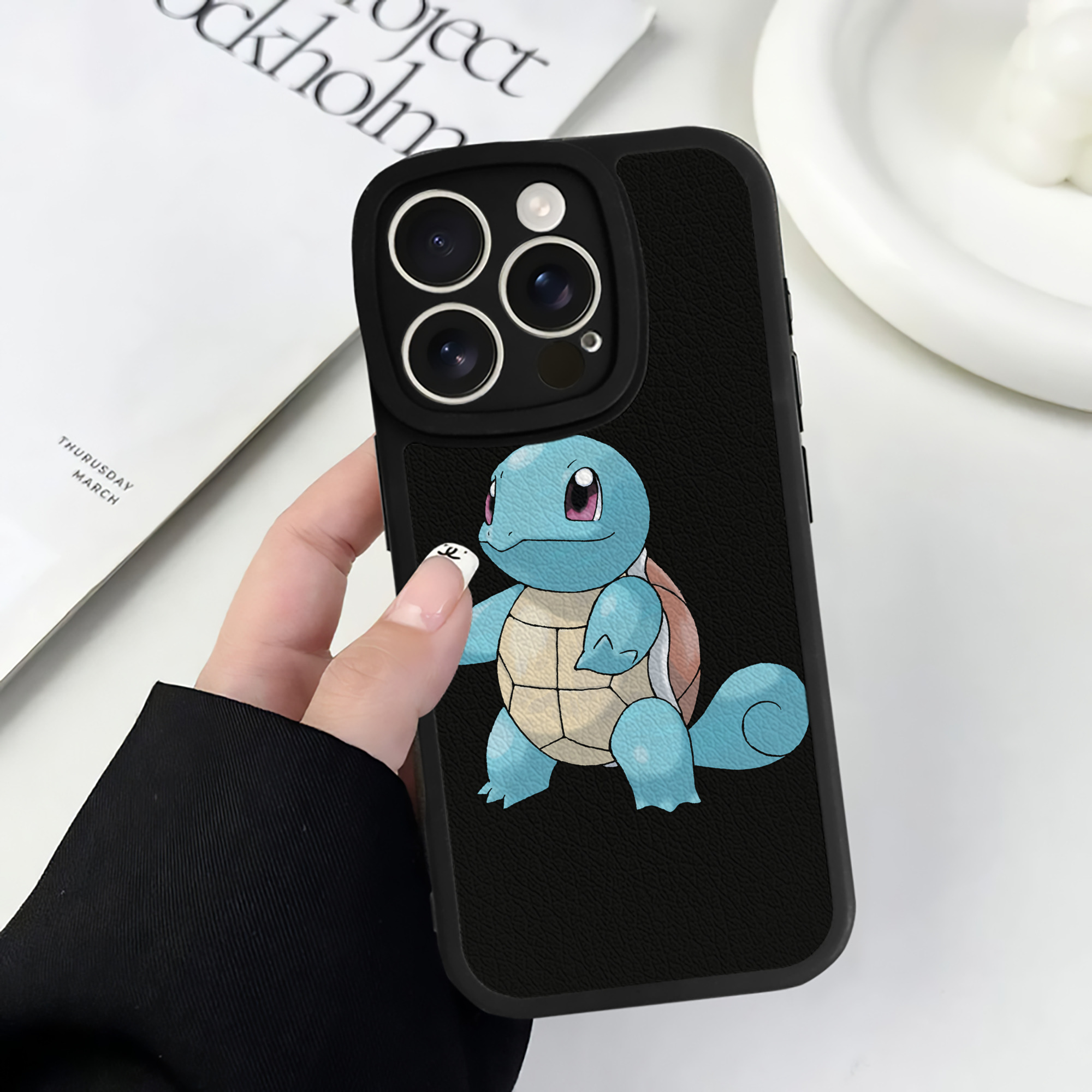 （画像用） ポケットモンスター Pokémon 【iPhone 16シリーズ対応】シリコンスマホケース（レザー調） 材質：シリコン